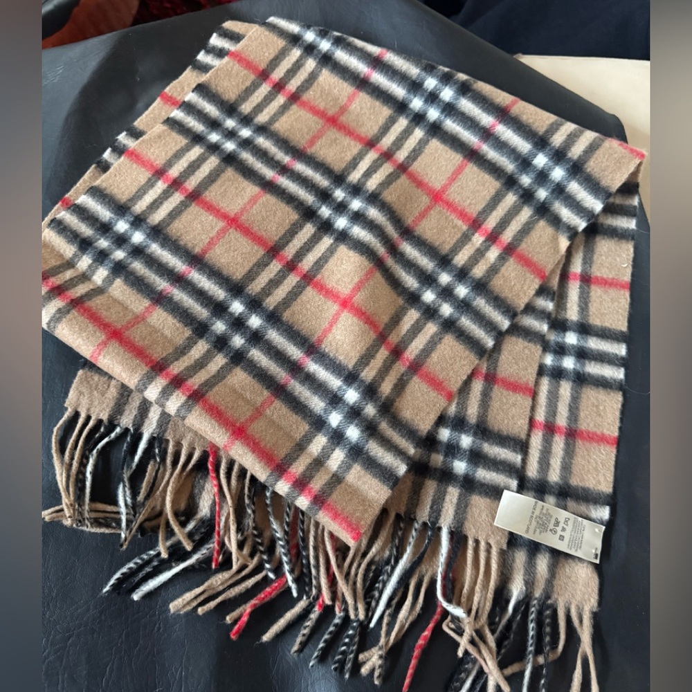 Burberry Nova Check Cashmere Scarf - Picture 5 of 7